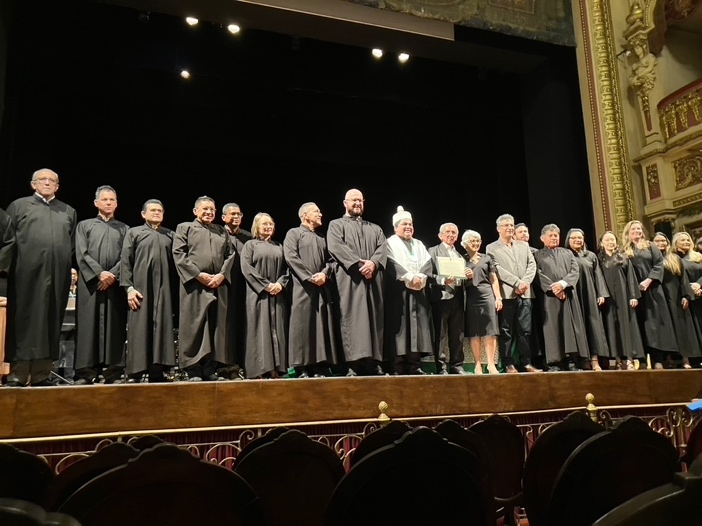 Teatro Amazonas di Belem: l’omaggio del dipartimento dello spettacolo dell’Università di Manaus al professore emerito e i ringraziamenti