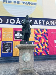 Rio: l’auditorium Cecília Meireles, il monumento a João Caetano di fronte al teatro