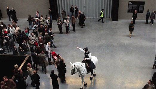 Tania Bruguera, Tatlins Whisper #5 alla Tate Modern